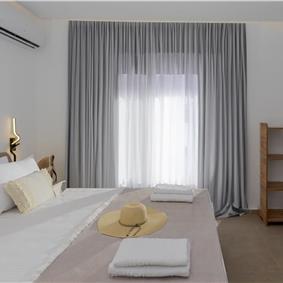 4 bedroom villa with pool by the sea, near Corfu town, sleeps 8